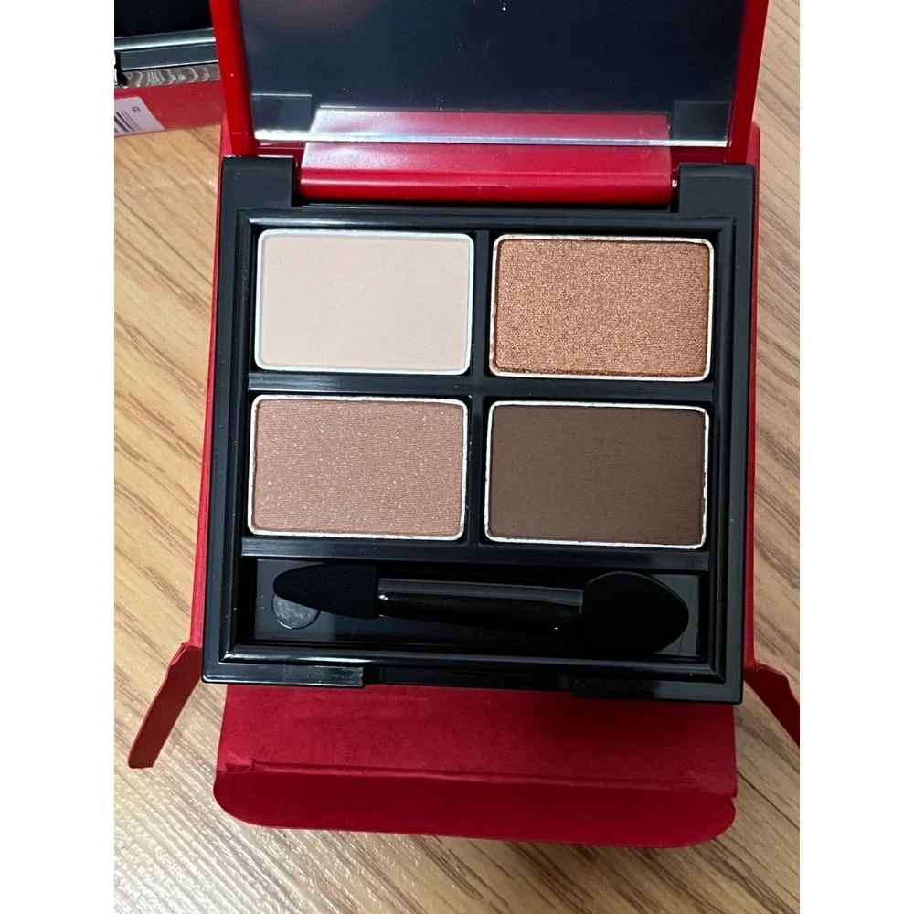 Avon FMG Glimmer Makeup Set: Eyeshadow Palettes Gel Liners & Lip‎ Pencils